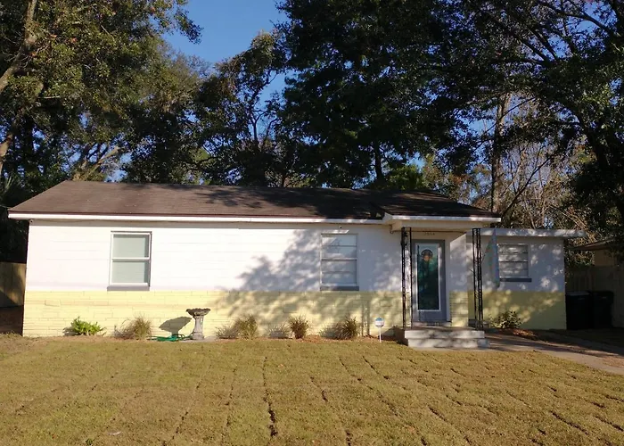Welcome To Pineapple House! Holiday home *