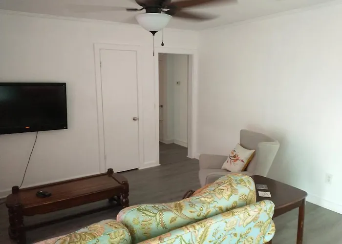 Welcome To Pineapple House! *