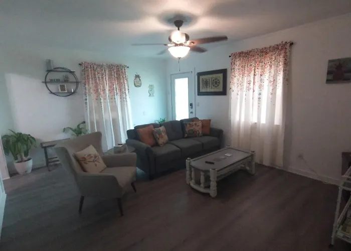 Welcome To Pineapple House! Holiday home Pensacola